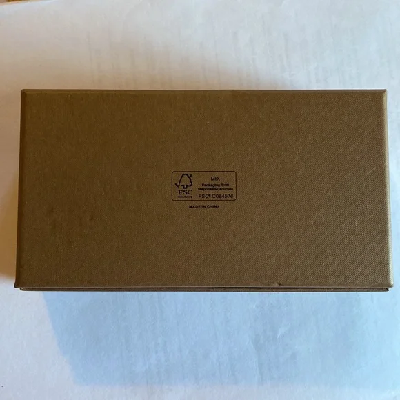 Burberry London England Gift Box - Picture 4 of 4